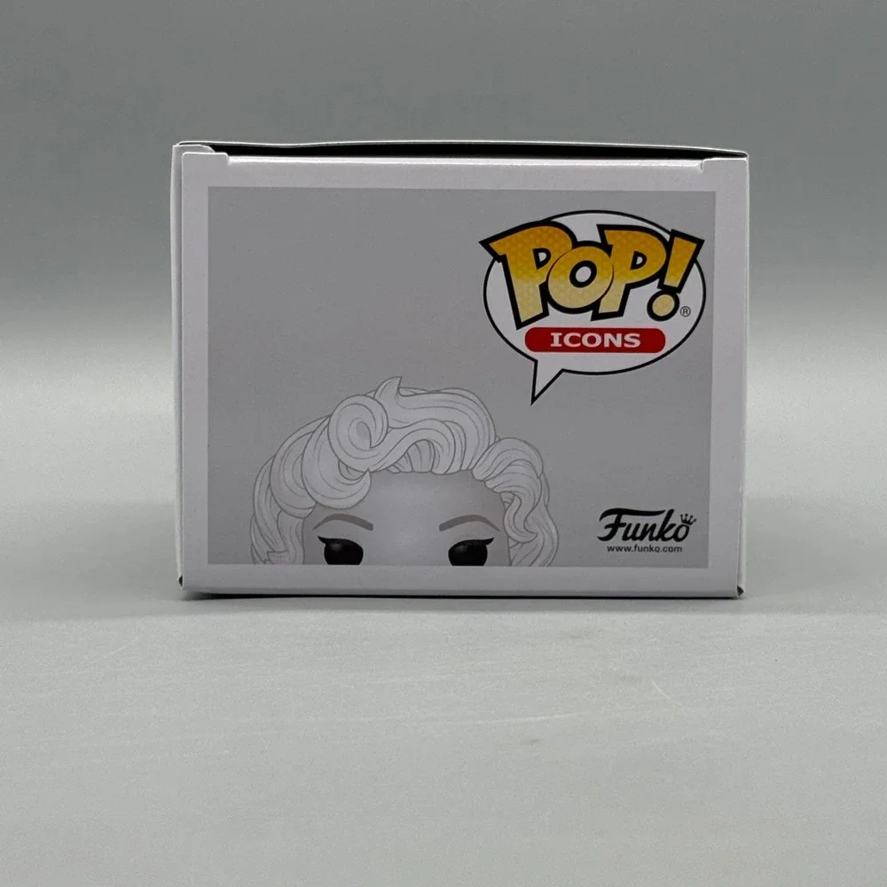 Funko Pop! #24 Marilyn Monroe Black & White EE Exclusive w/ Protector *Vaulted*